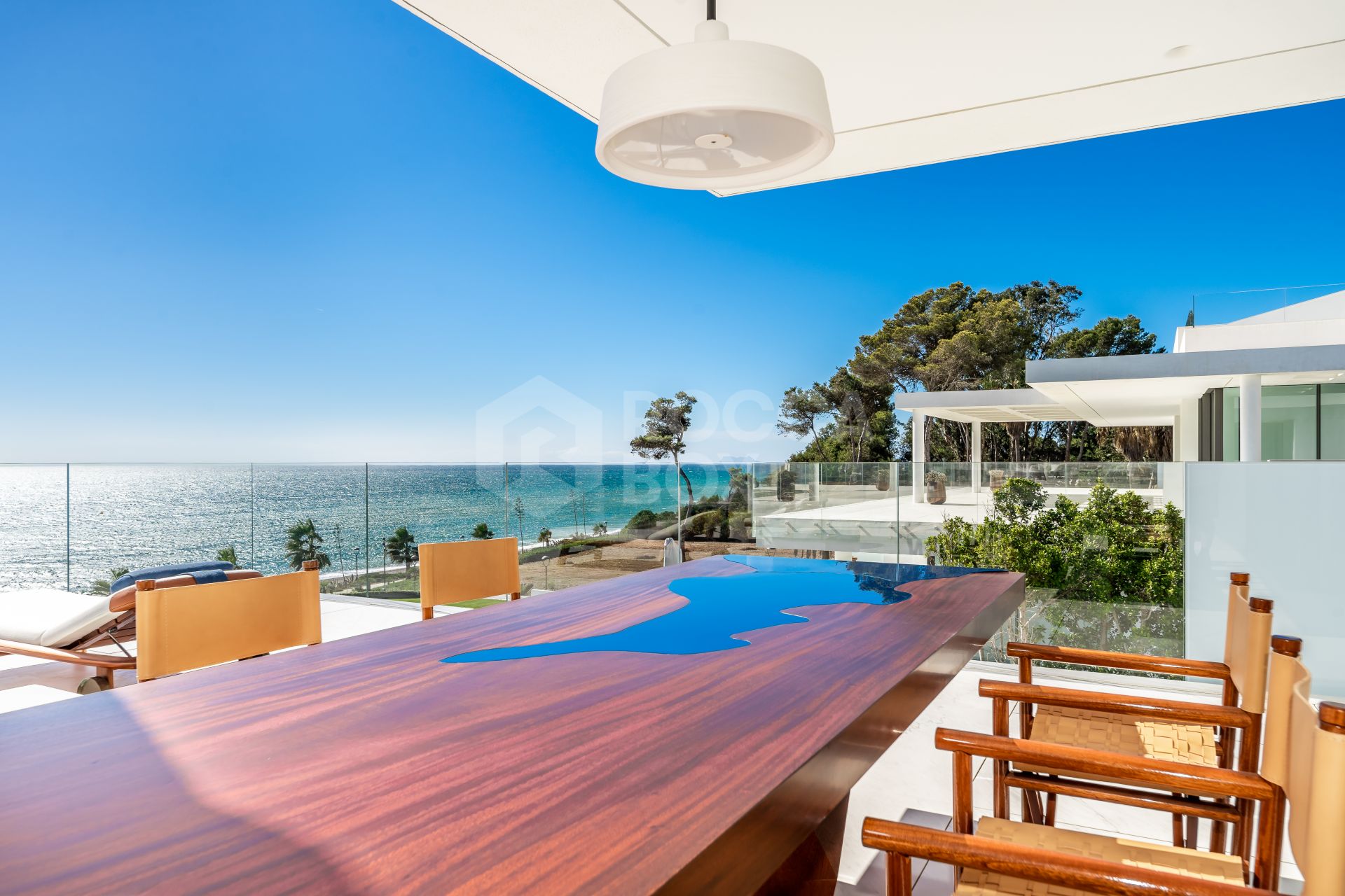 LUXURY APARTMENT WITH SEA VIEWS