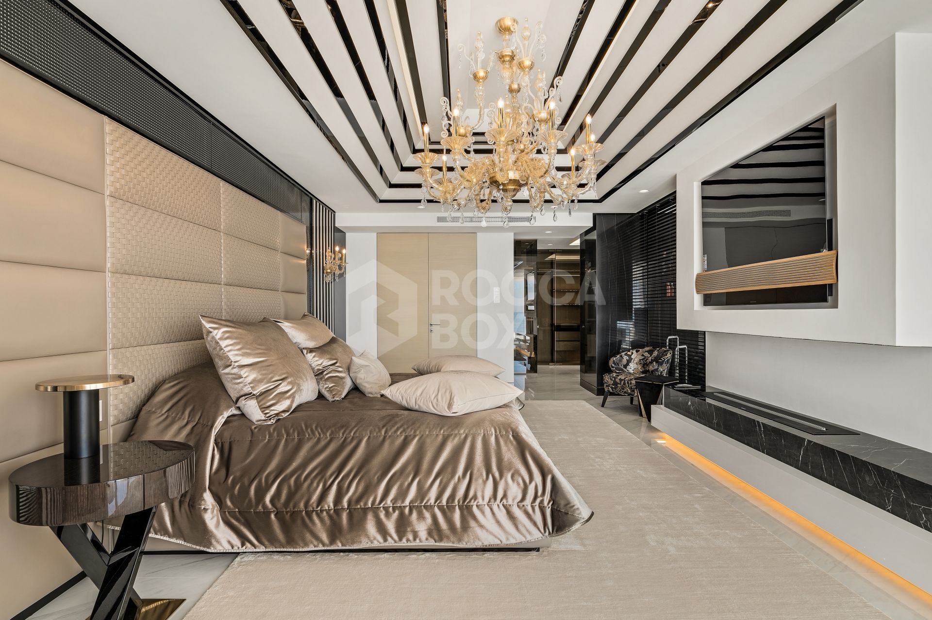 LUXURY APARTMENT WITH SEA VIEWS