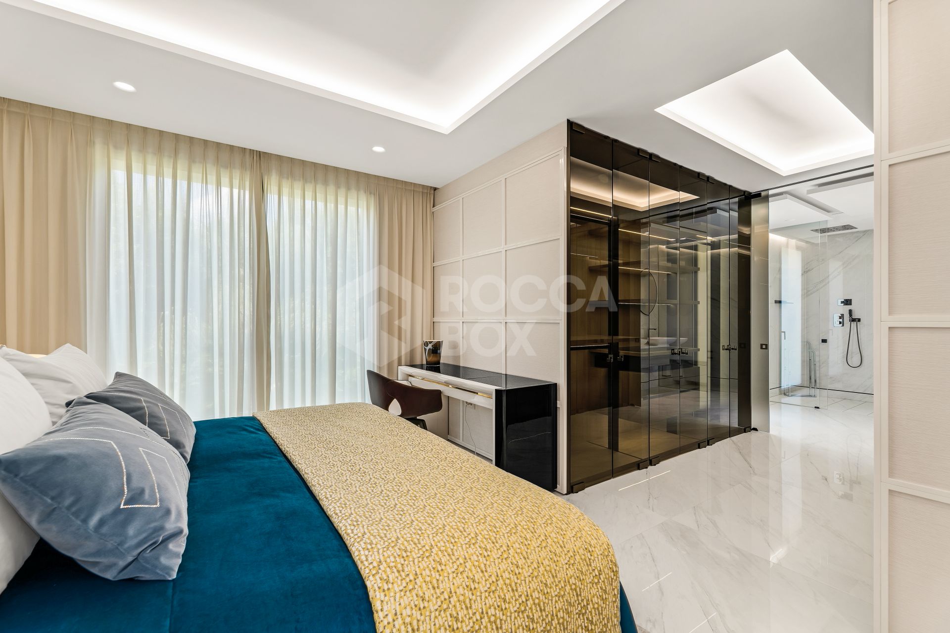 LUXURY APARTMENT WITH SEA VIEWS