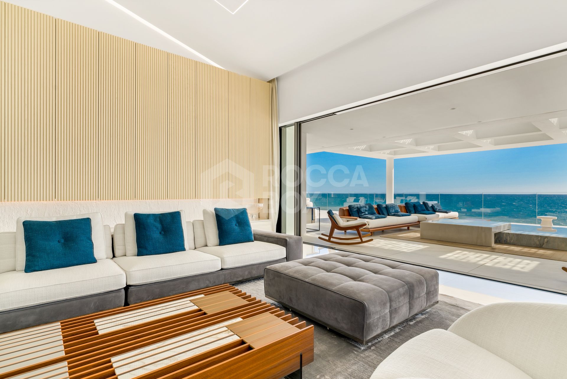 LUXURY APARTMENT WITH SEA VIEWS