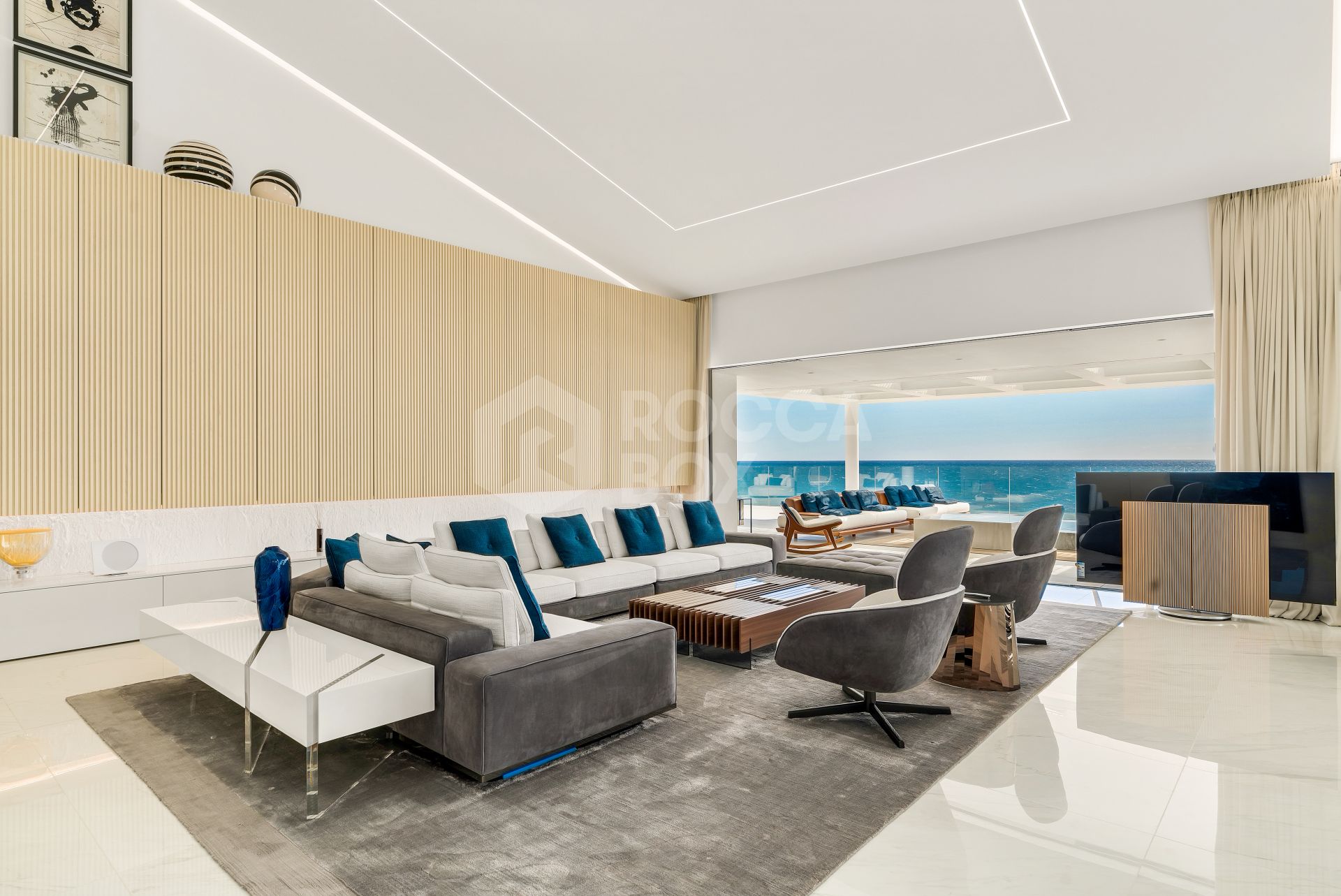 LUXURY APARTMENT WITH SEA VIEWS