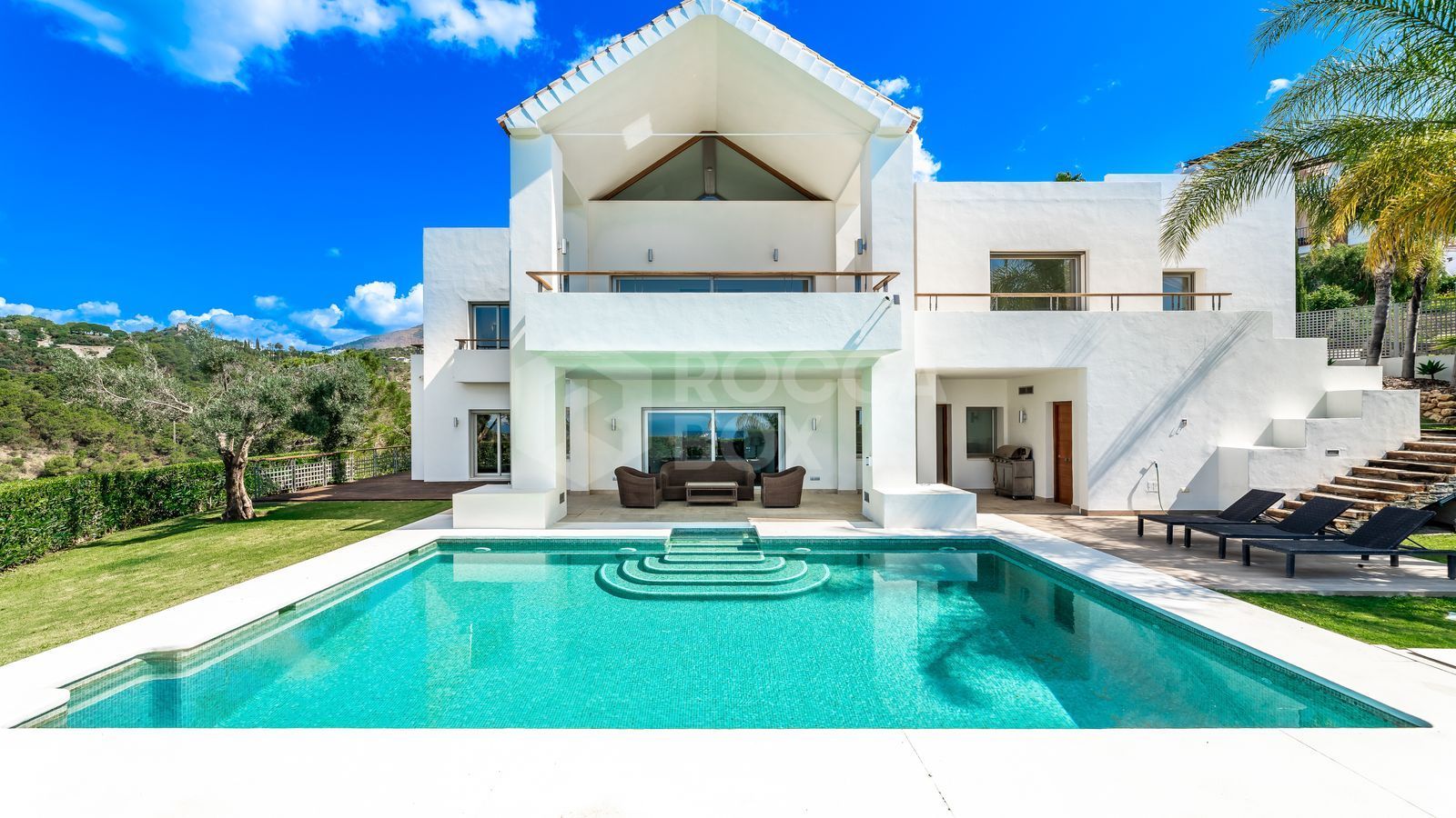 VILLA WITH SEA VIEWS IN MARBELLA