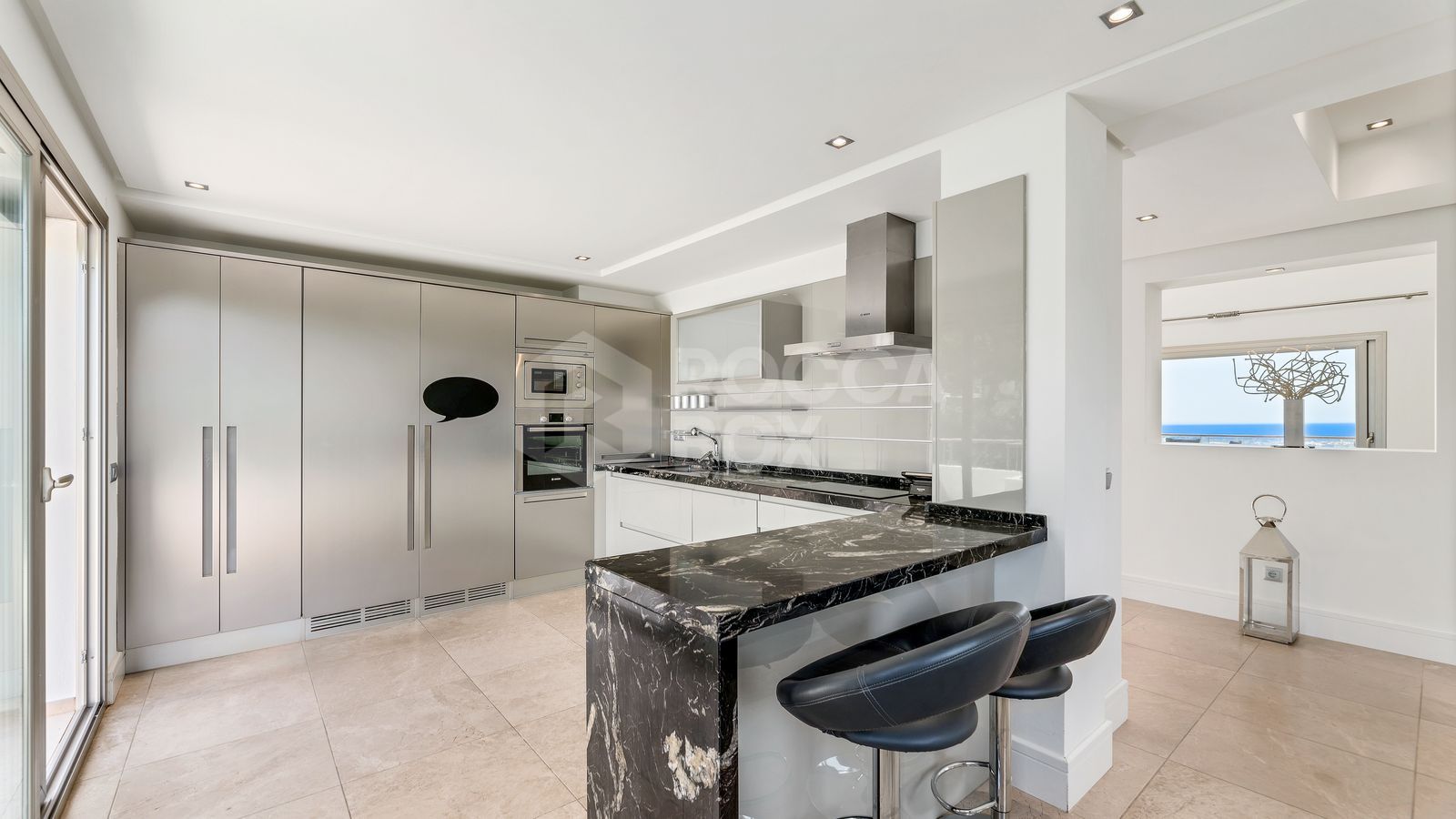 VILLA WITH SEA VIEWS IN MARBELLA