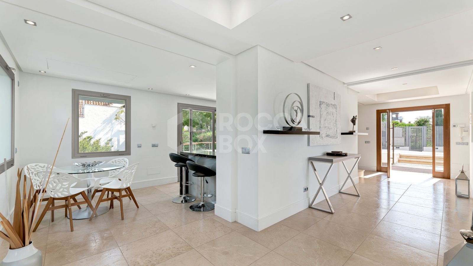 VILLA WITH SEA VIEWS IN MARBELLA