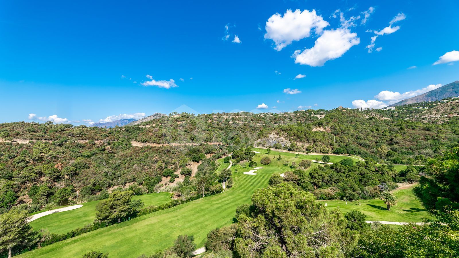 VILLA WITH SEA VIEWS IN MARBELLA