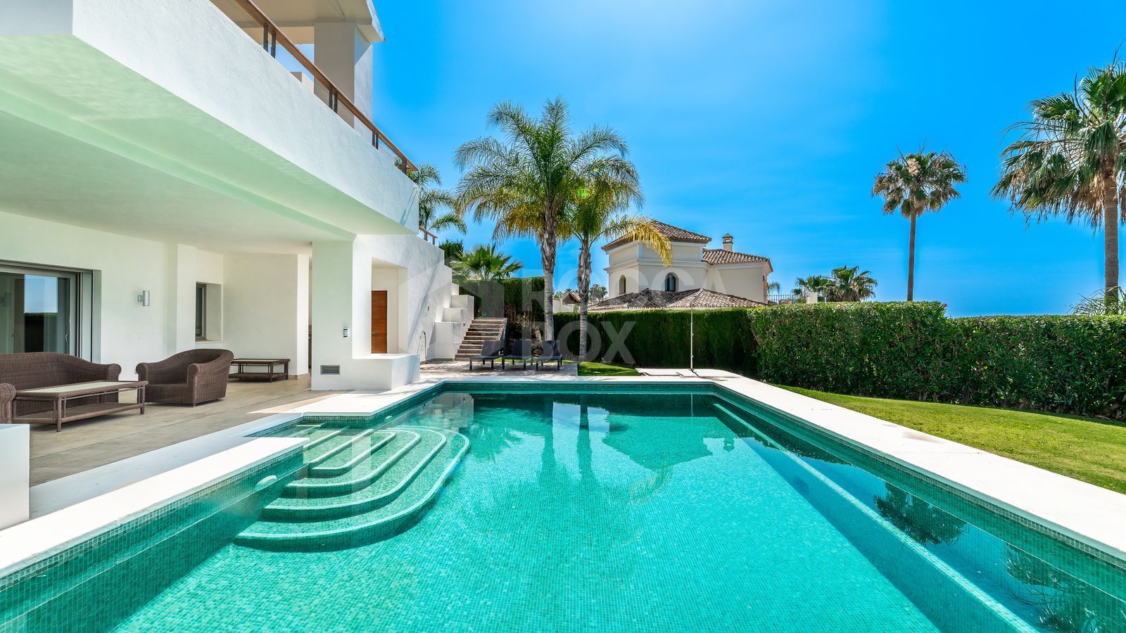 VILLA WITH SEA VIEWS IN MARBELLA