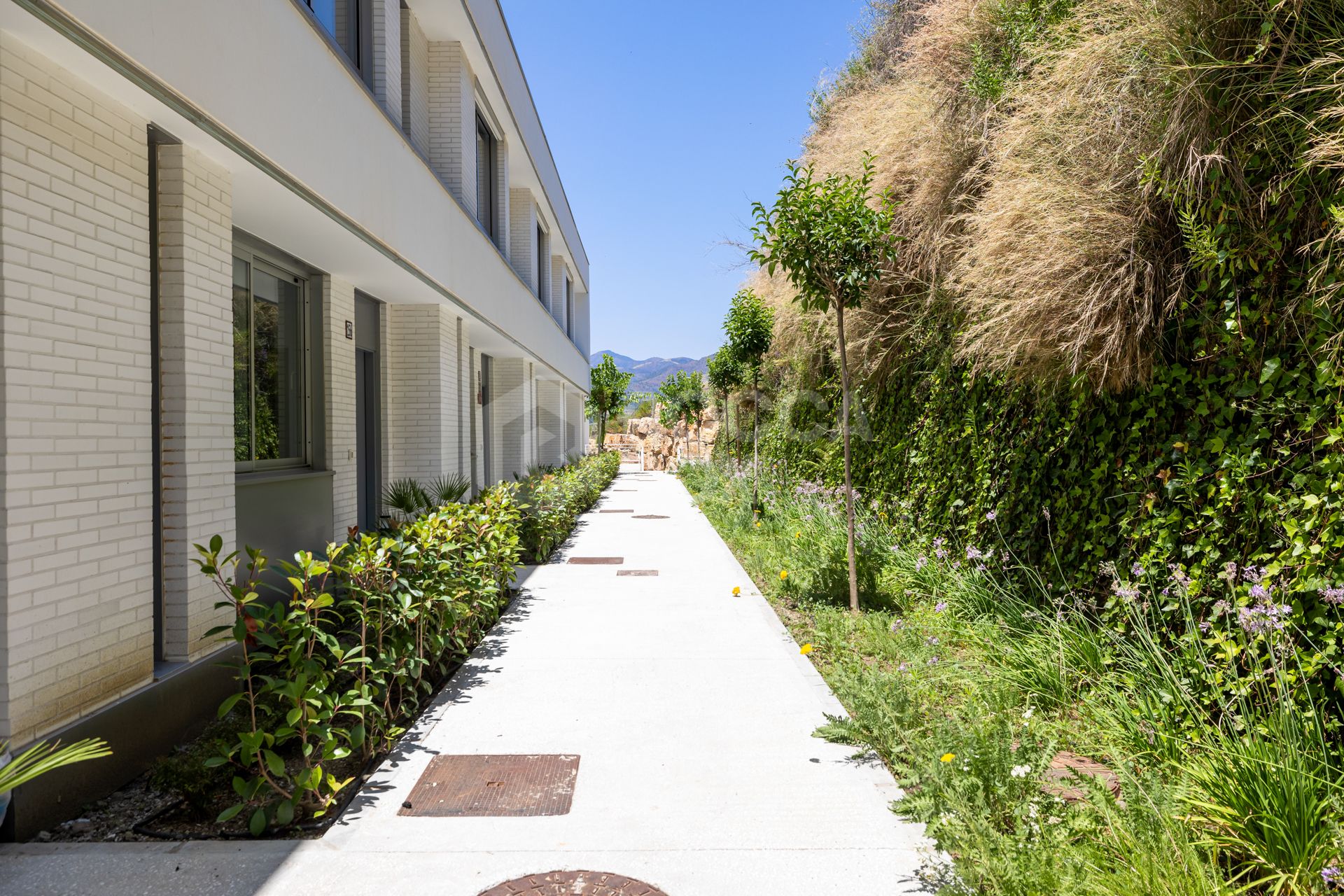 Amazing Townhouse with 3 floors in Estepona