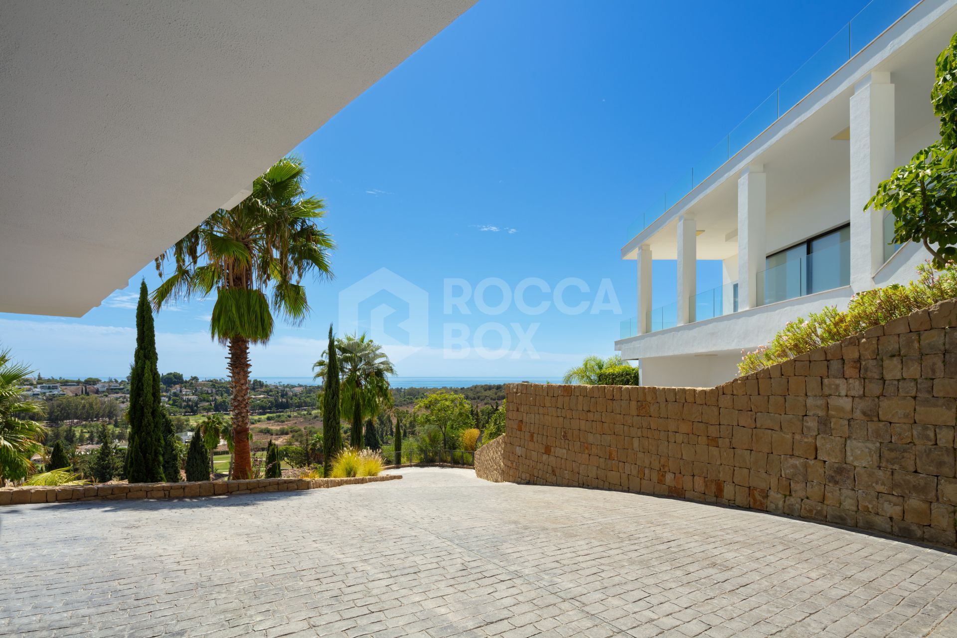VILLA IN THE NEW GOLDEN MILE
