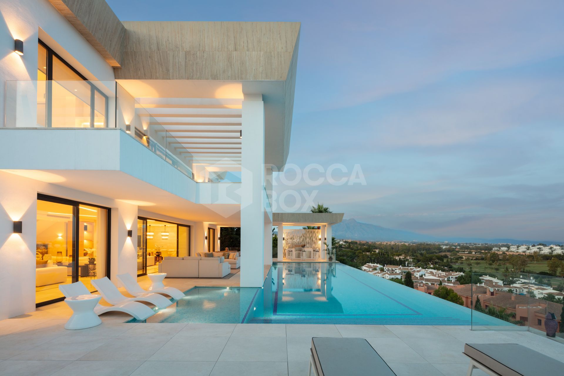 VILLA IN THE NEW GOLDEN MILE