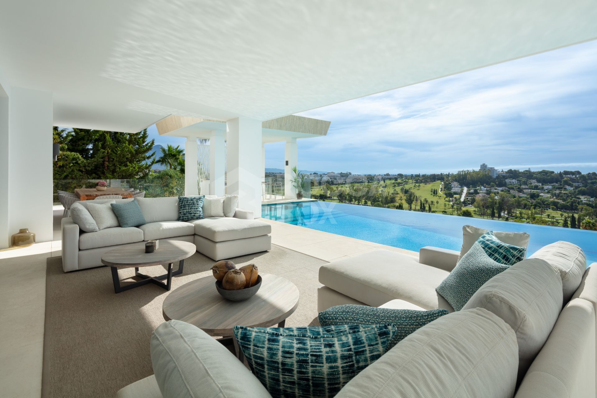 VILLA IN THE NEW GOLDEN MILE