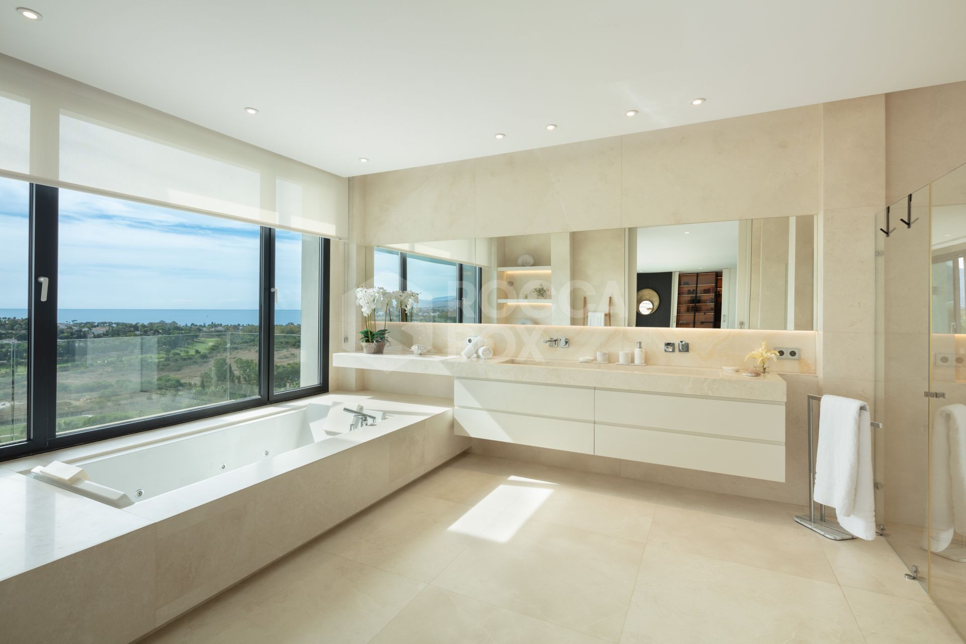 VILLA IN THE NEW GOLDEN MILE