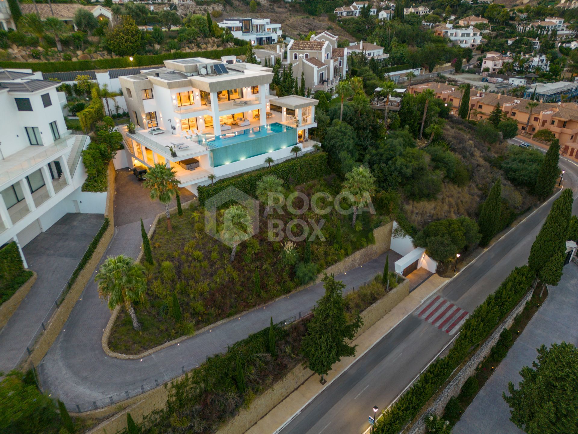 VILLA IN THE NEW GOLDEN MILE