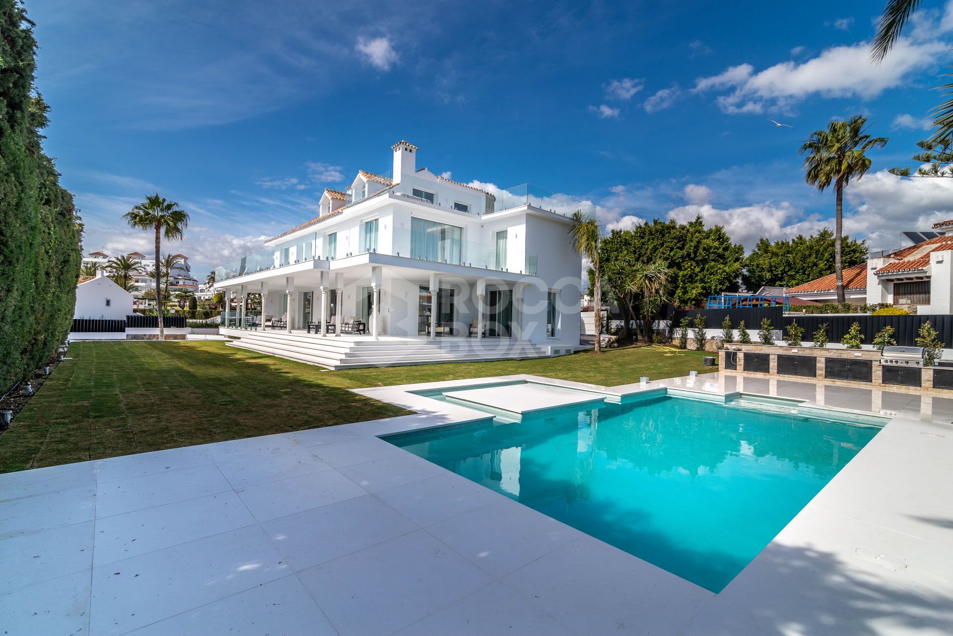 VILLA IN PUERTO BANÚS, MARBELLA