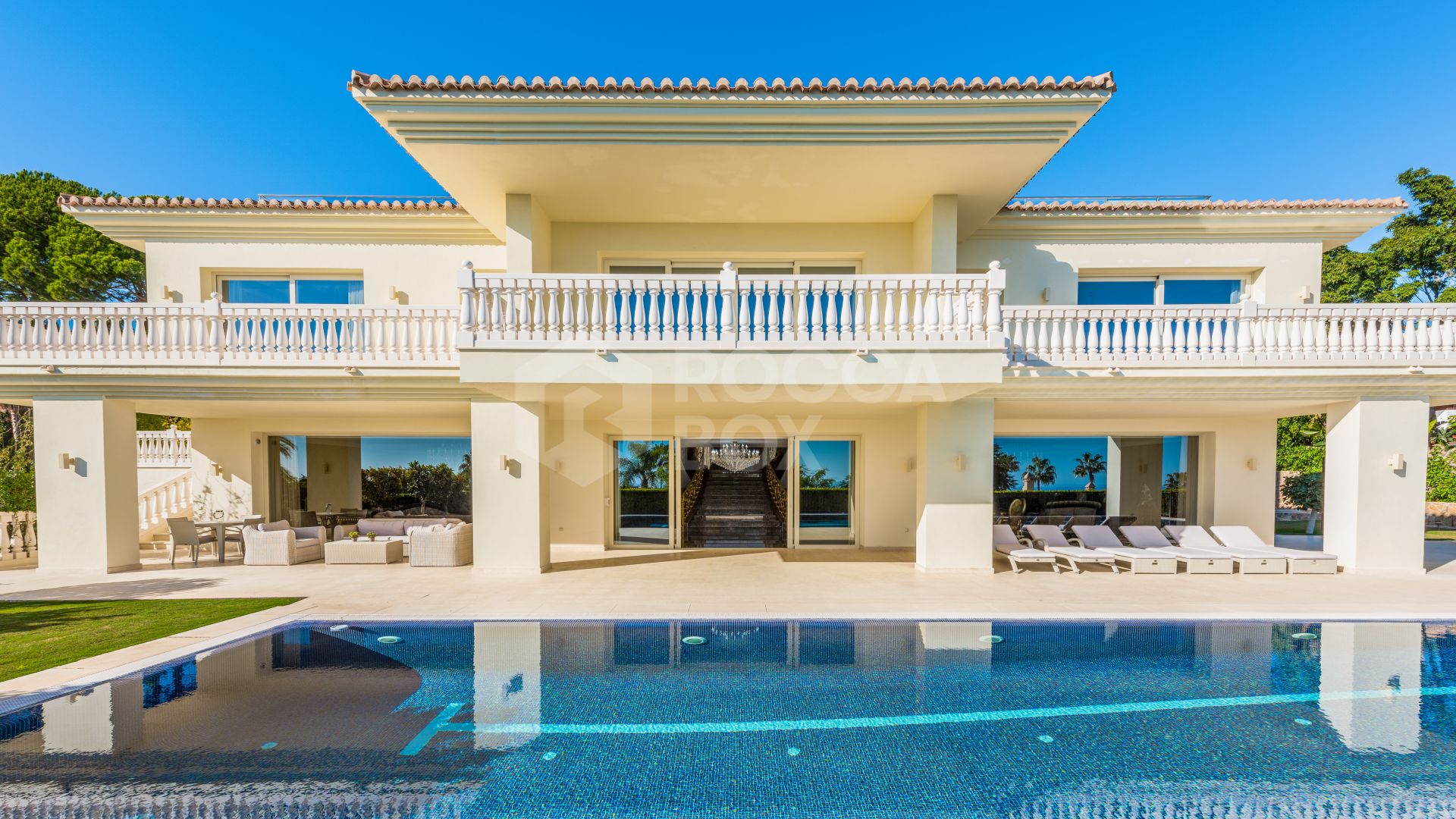 Exquisite Panoramic Sea Views: Luxurious Villa in Sierra Blanca