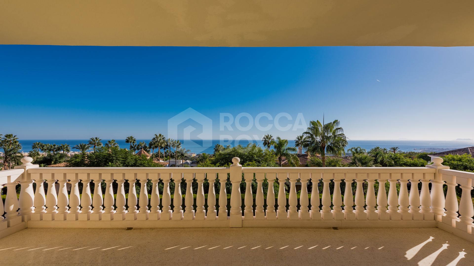 Exquisite Panoramic Sea Views: Luxurious Villa in Sierra Blanca