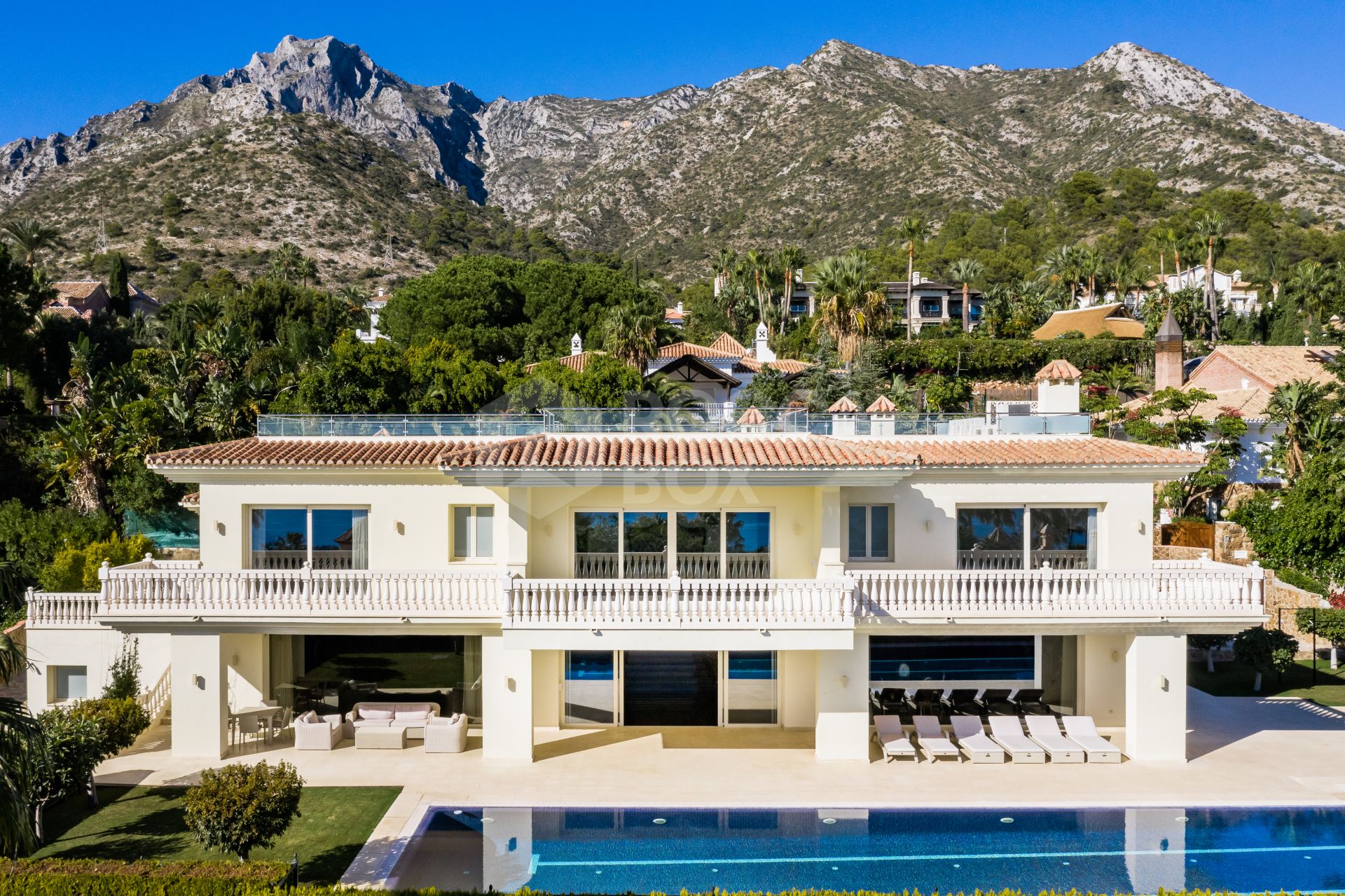 Exquisite Panoramic Sea Views: Luxurious Villa in Sierra Blanca