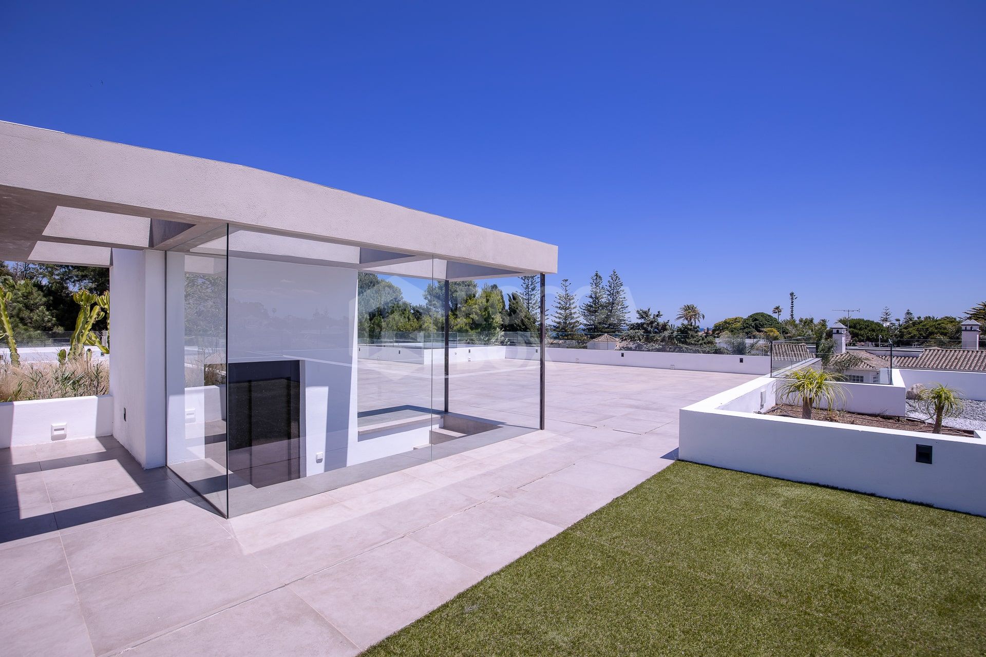 Exquisite Villa with Exceptional Materials and Luxurious Amenities in Prime Location