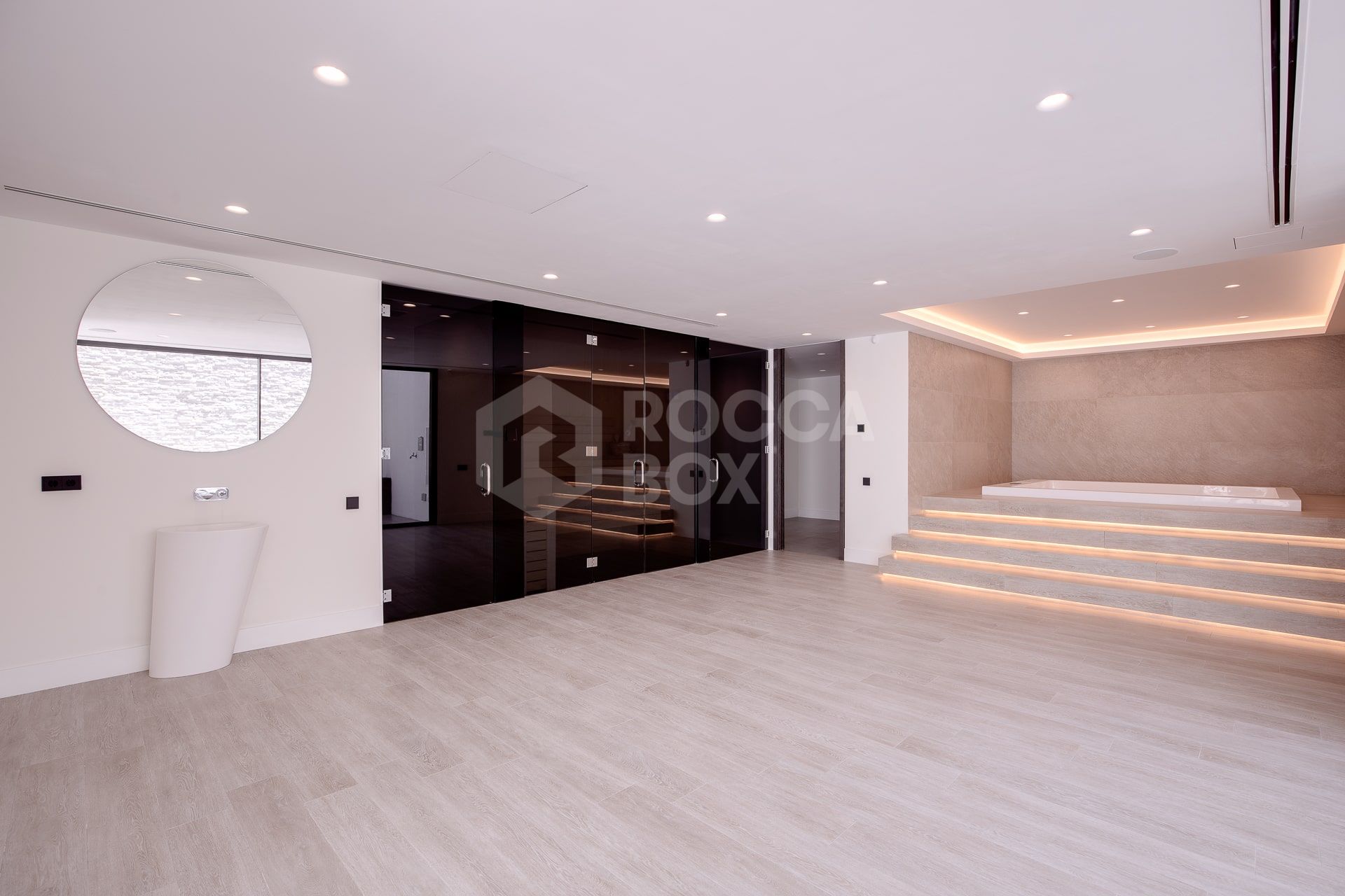 Exquisite Villa with Exceptional Materials and Luxurious Amenities in Prime Location