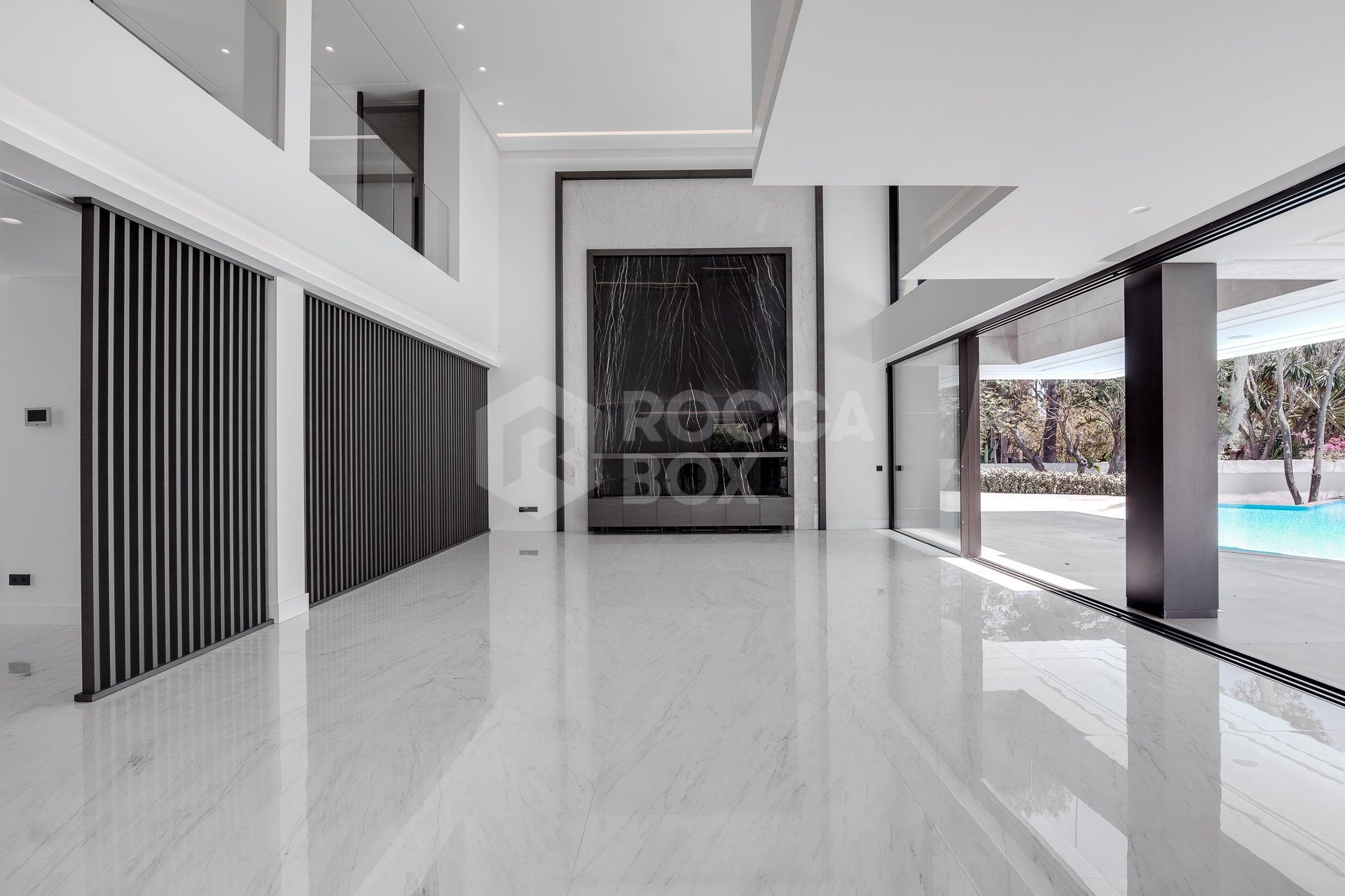 Exquisite Villa with Exceptional Materials and Luxurious Amenities in Prime Location