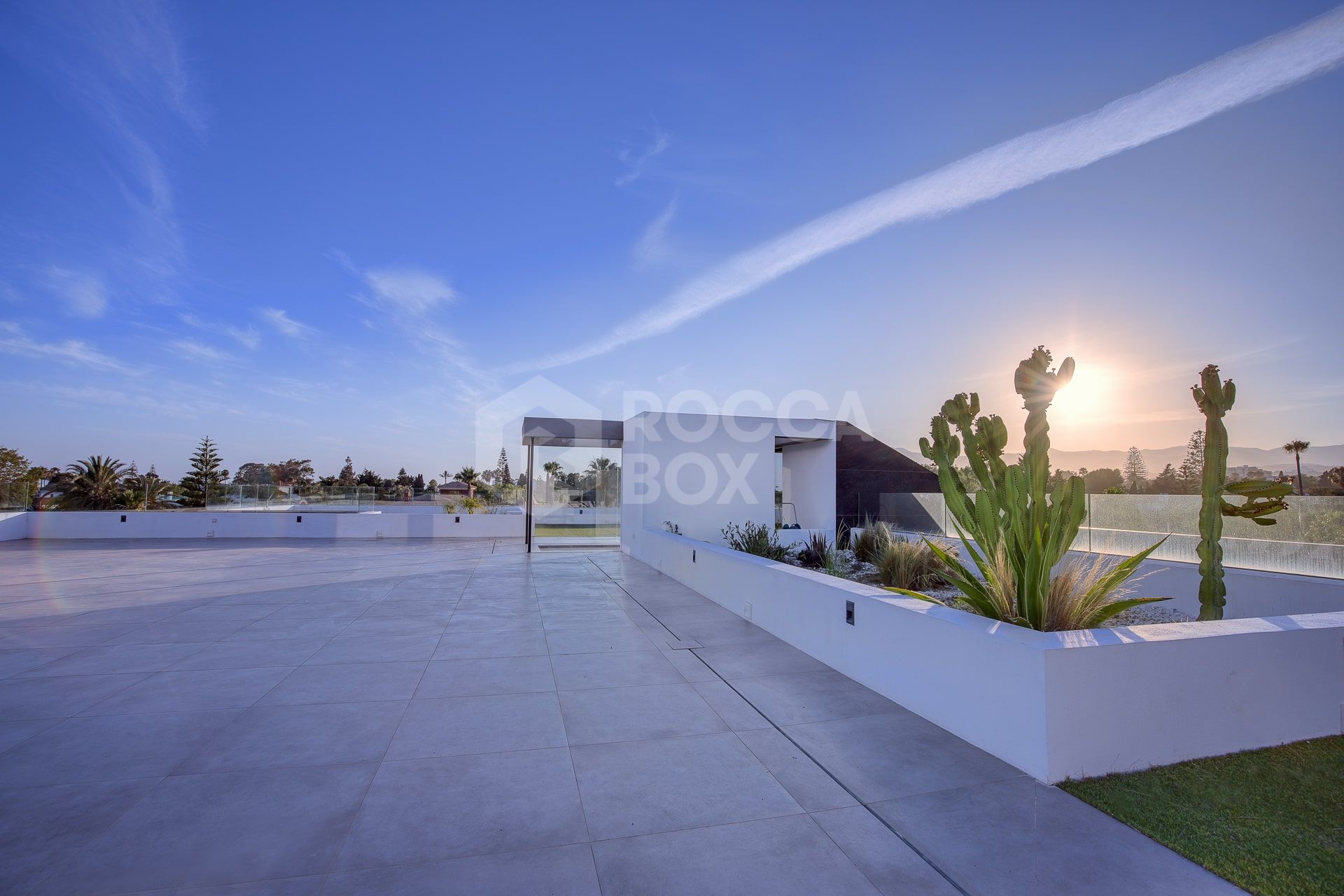 Exquisite Villa with Exceptional Materials and Luxurious Amenities in Prime Location