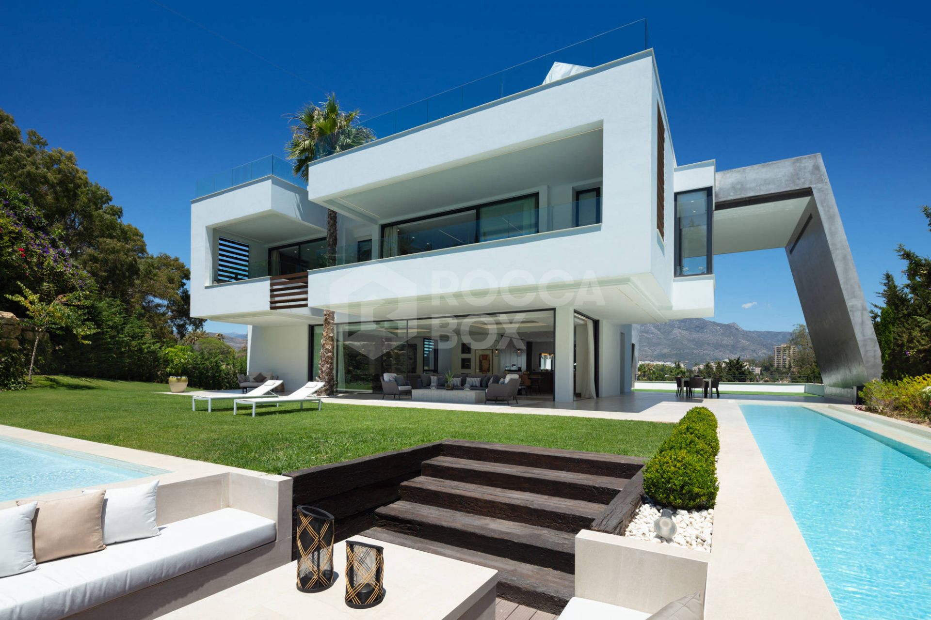 Contemporary Masterpiece in Nueva Andalucia: A Luxurious Haven