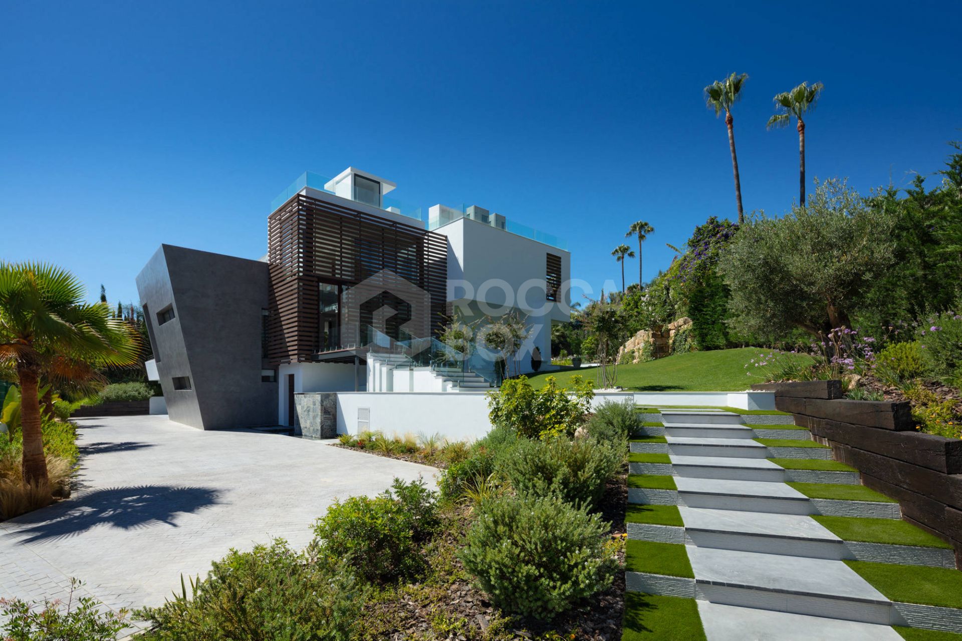 Contemporary Masterpiece in Nueva Andalucia: A Luxurious Haven