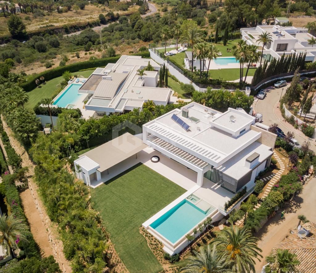 Unparalleled Craftsmanship: Modern Villa in Lomas del Marbella Club