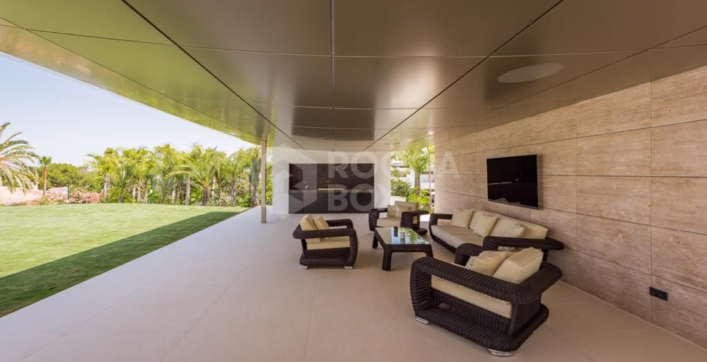 Unparalleled Craftsmanship: Modern Villa in Lomas del Marbella Club