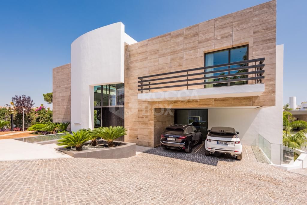 Unparalleled Craftsmanship: Modern Villa in Lomas del Marbella Club