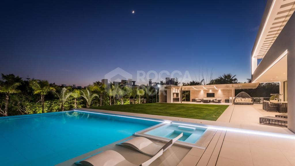 Unparalleled Craftsmanship: Modern Villa in Lomas del Marbella Club