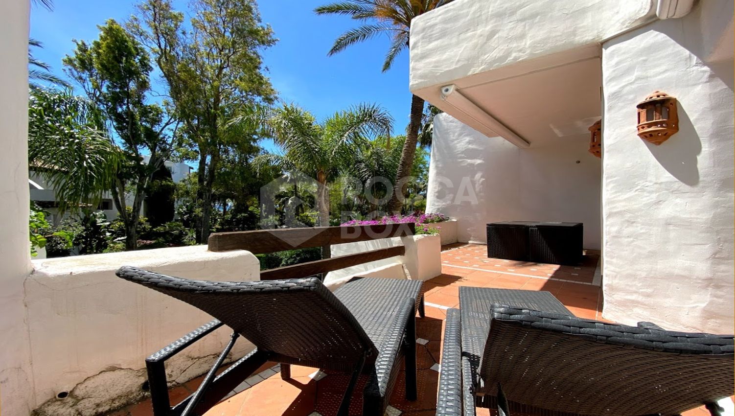 2 BEDROOM LUXURY APARTMENT FOR SALE IN FRONT-LINE BEACH COMMUNITY NEAR PUERTO BANUS