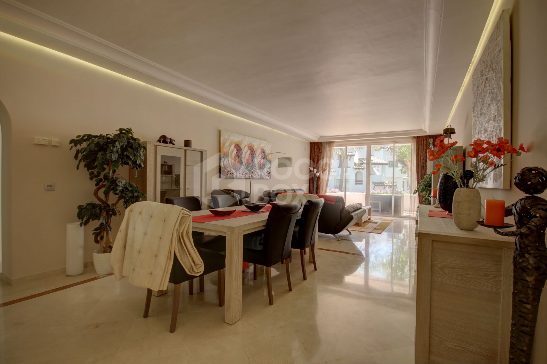 2 BEDROOM LUXURY APARTMENT FOR SALE IN FRONT-LINE BEACH COMMUNITY NEAR PUERTO BANUS