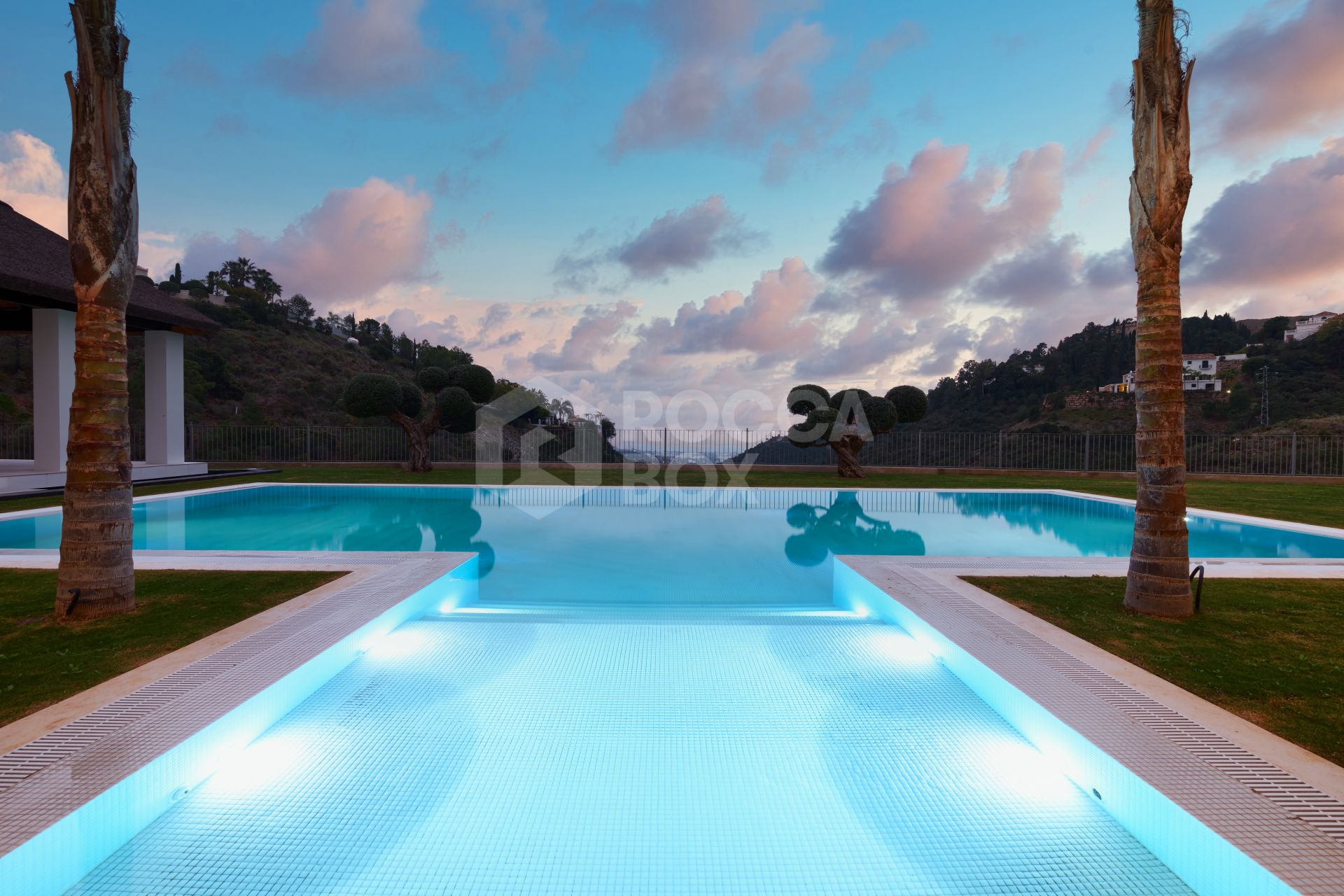 Spectacular luxury villa for sale in El Madroñal, Benahavis.