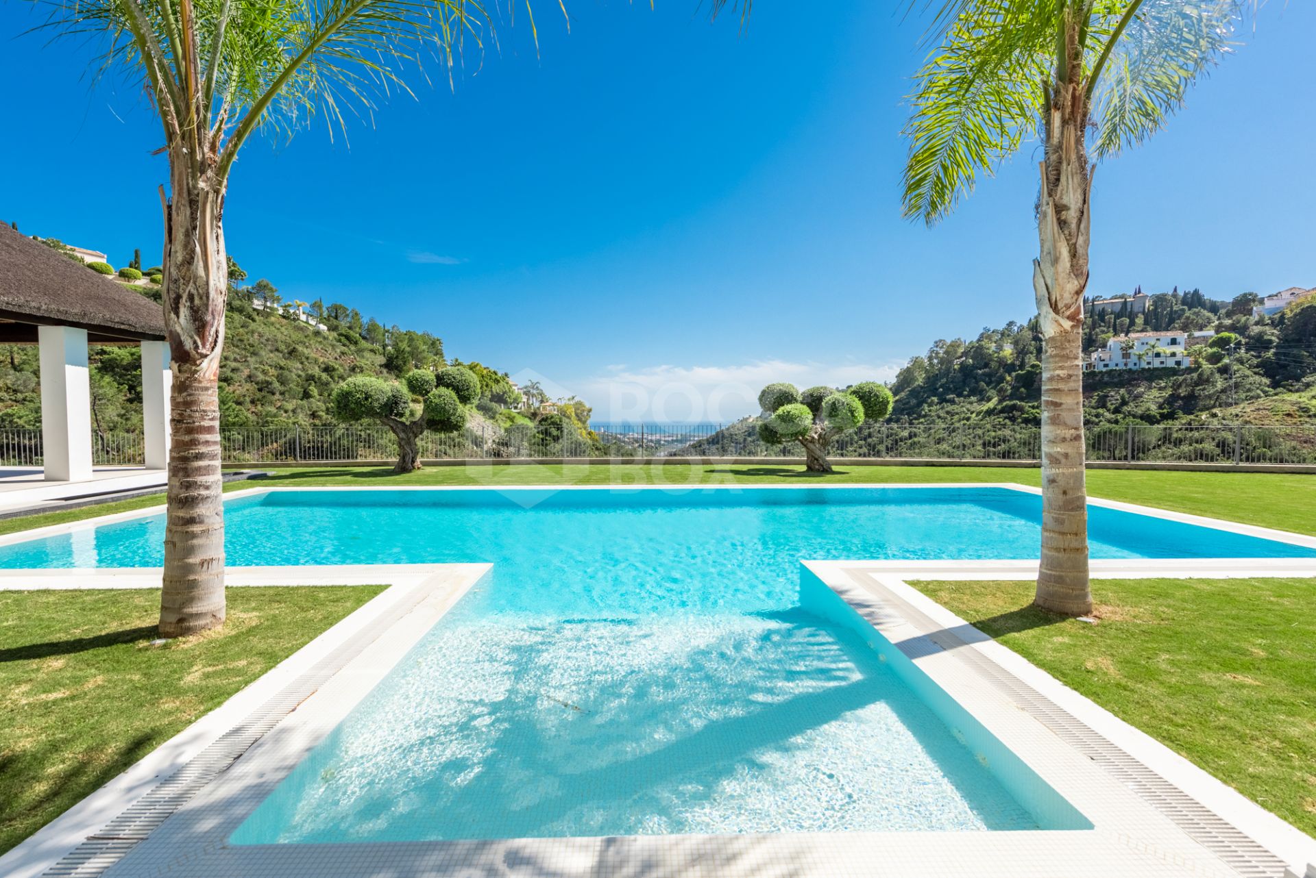 Spectacular luxury villa for sale in El Madroñal, Benahavis.