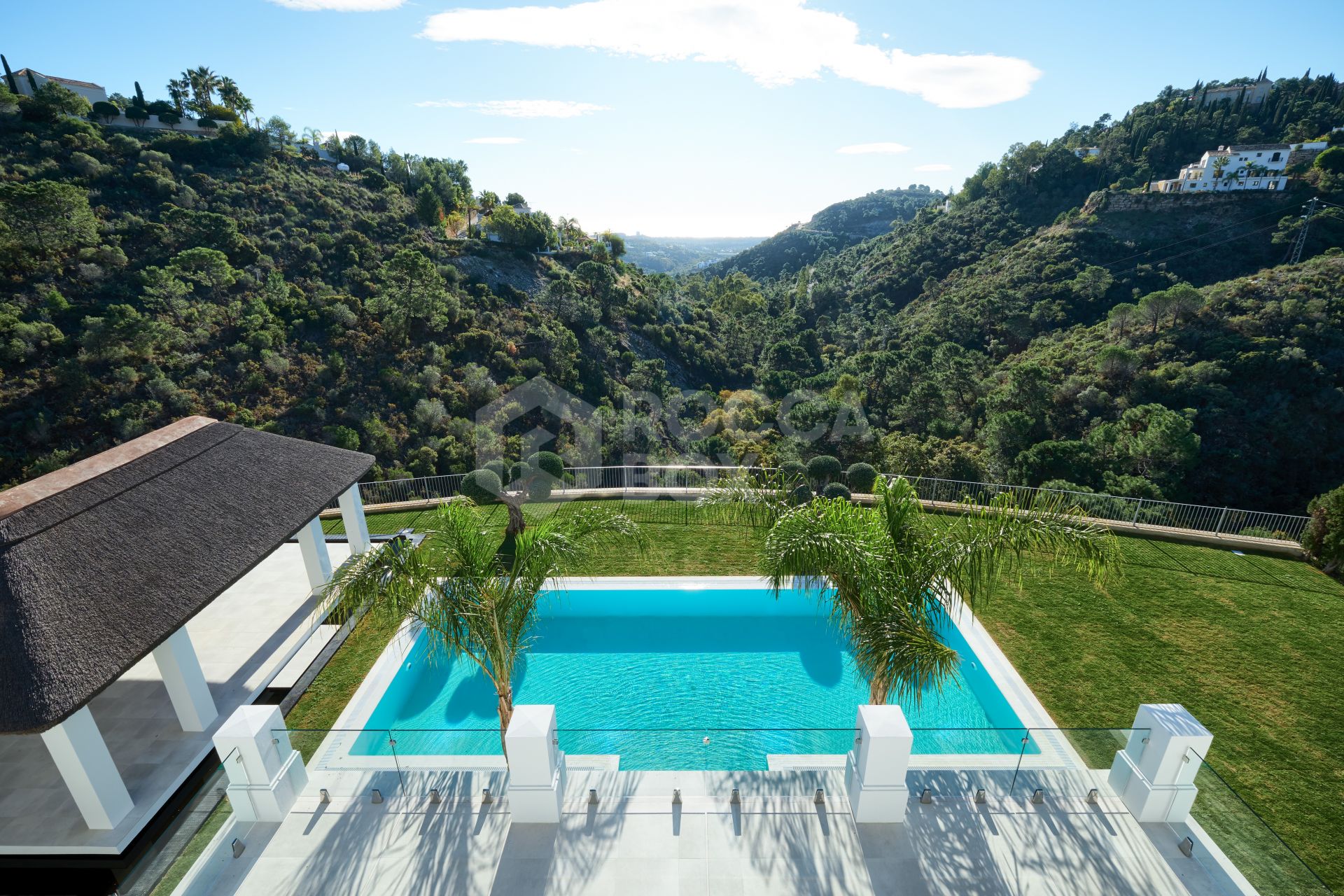 Spectacular luxury villa for sale in El Madroñal, Benahavis.