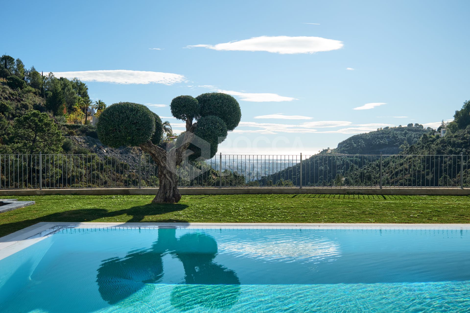 Spectacular luxury villa for sale in El Madroñal, Benahavis.