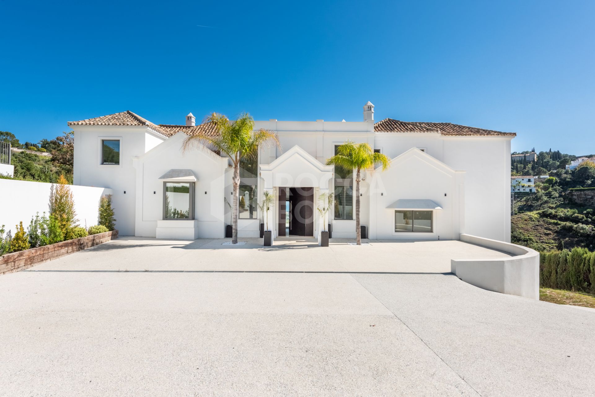 Spectacular luxury villa for sale in El Madroñal, Benahavis.