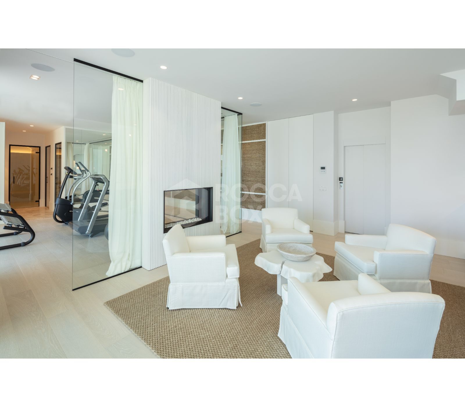 Bespoke and brand new contemporary home, situated in El Herrojo, within the La Quinta Golf & Country Club resort, offering maximum accommodation in a prime location.