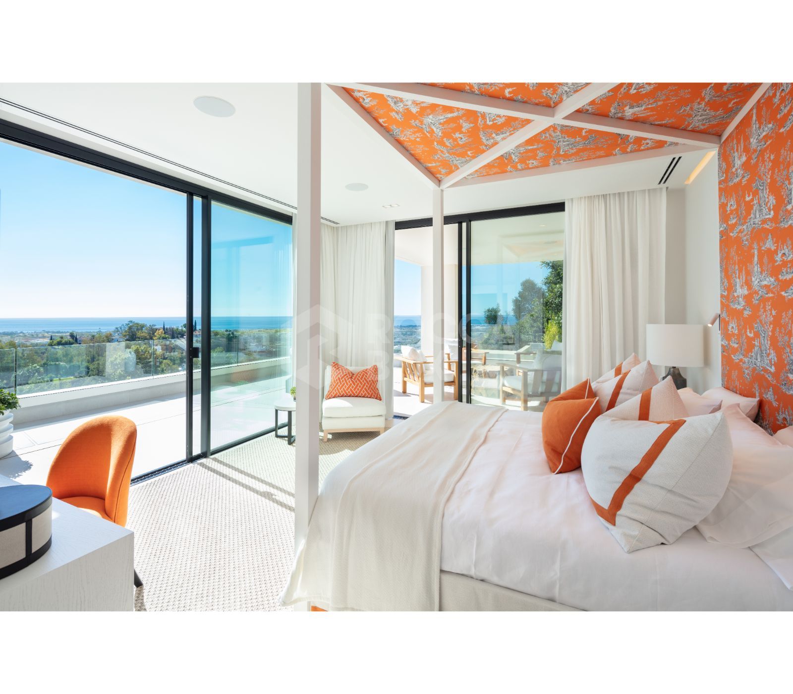 Bespoke and brand new contemporary home, situated in El Herrojo, within the La Quinta Golf & Country Club resort, offering maximum accommodation in a prime location.