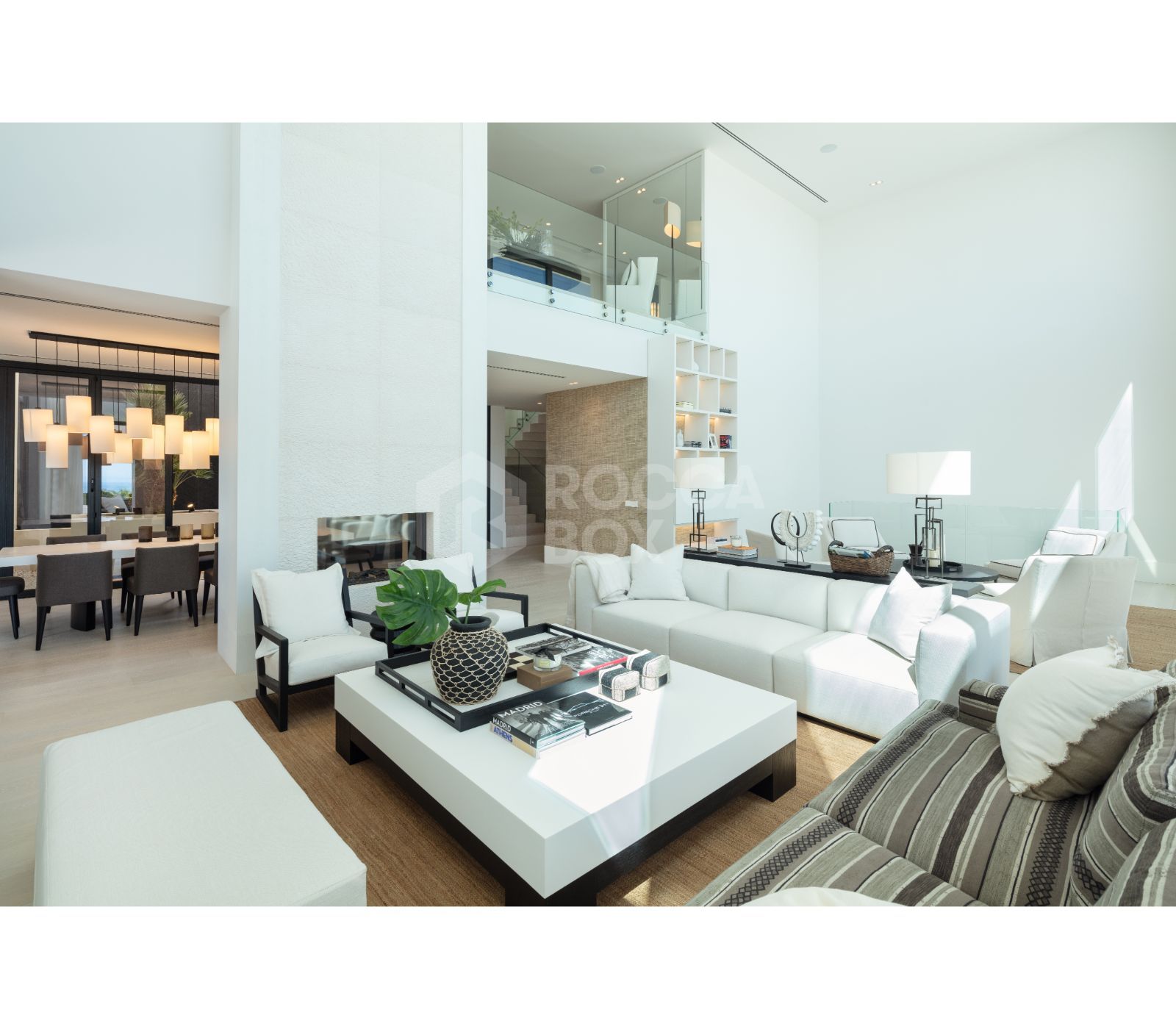 Bespoke and brand new contemporary home, situated in El Herrojo, within the La Quinta Golf & Country Club resort, offering maximum accommodation in a prime location.