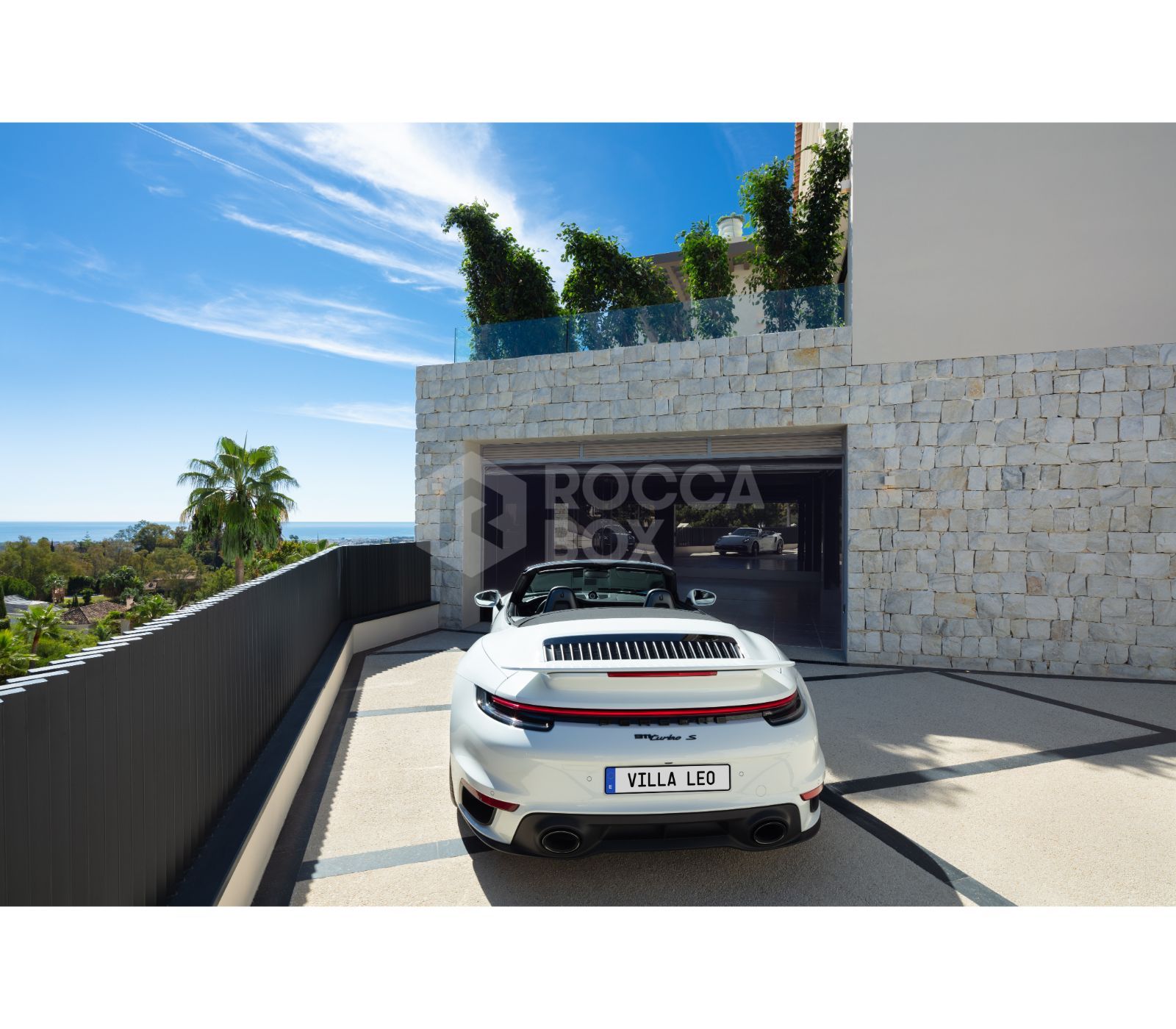 Bespoke and brand new contemporary home, situated in El Herrojo, within the La Quinta Golf & Country Club resort, offering maximum accommodation in a prime location.