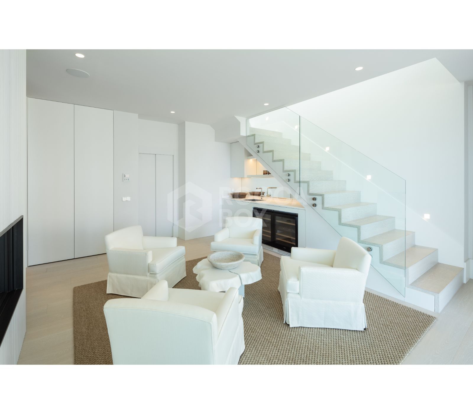 Bespoke and brand new contemporary home, situated in El Herrojo, within the La Quinta Golf & Country Club resort, offering maximum accommodation in a prime location.