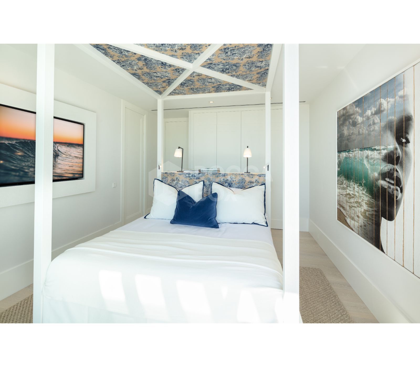 Bespoke and brand new contemporary home, situated in El Herrojo, within the La Quinta Golf & Country Club resort, offering maximum accommodation in a prime location.