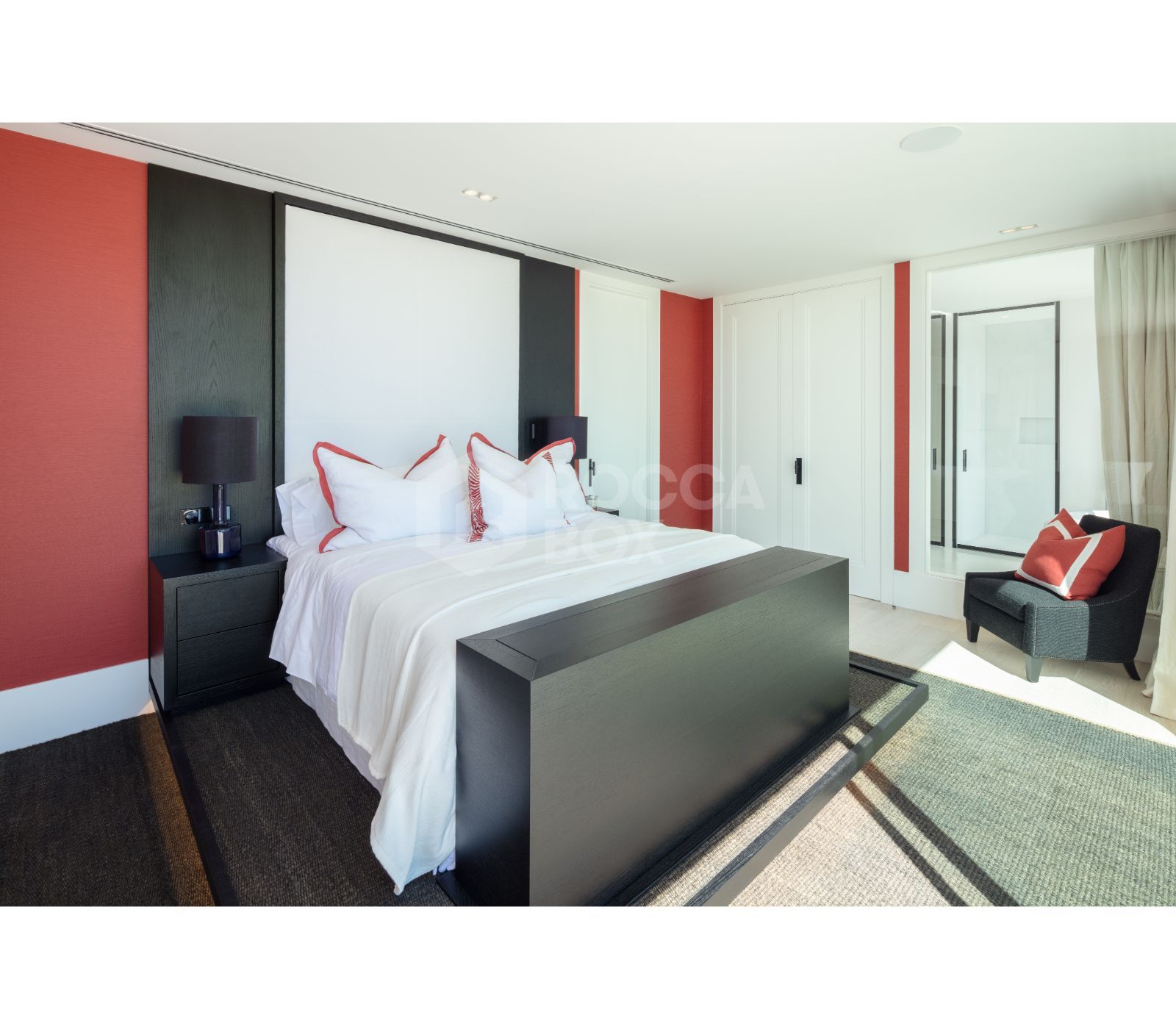 Bespoke and brand new contemporary home, situated in El Herrojo, within the La Quinta Golf & Country Club resort, offering maximum accommodation in a prime location.