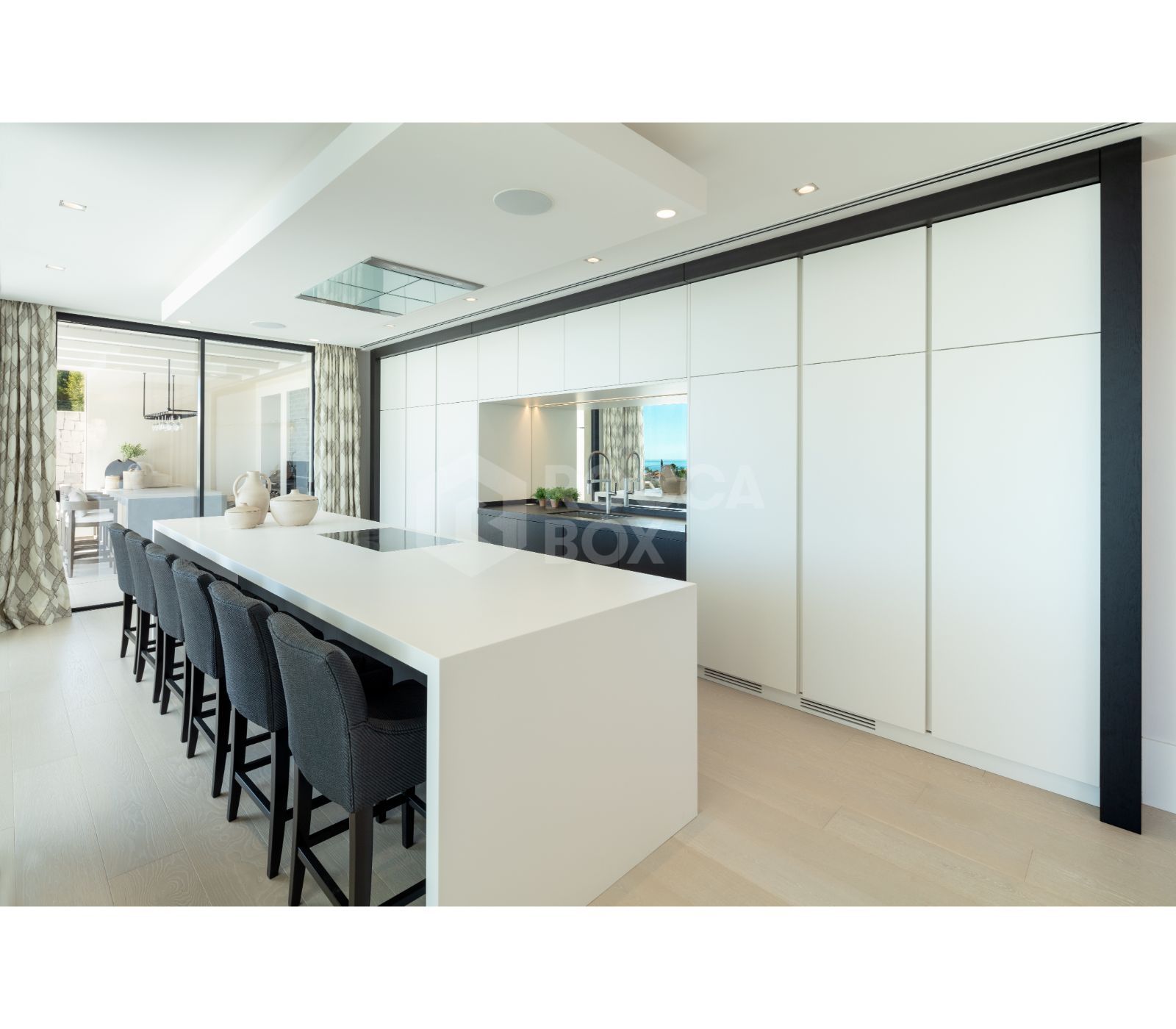 Bespoke and brand new contemporary home, situated in El Herrojo, within the La Quinta Golf & Country Club resort, offering maximum accommodation in a prime location.