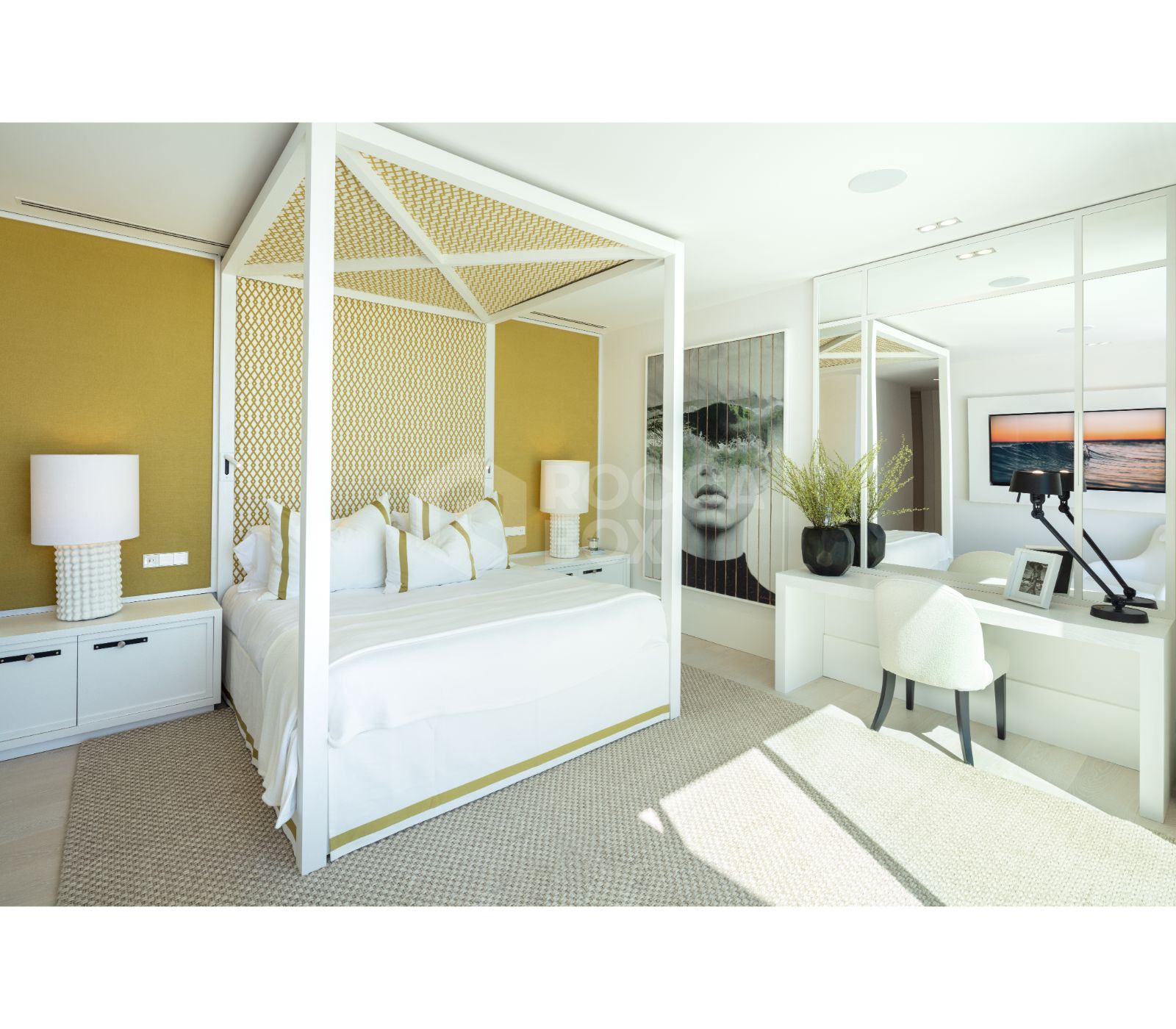 Bespoke and brand new contemporary home, situated in El Herrojo, within the La Quinta Golf & Country Club resort, offering maximum accommodation in a prime location.