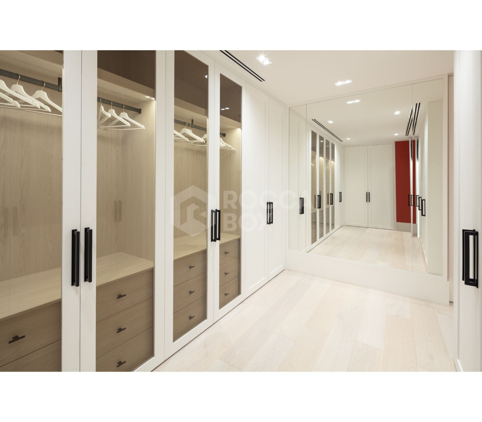 Bespoke and brand new contemporary home, situated in El Herrojo, within the La Quinta Golf & Country Club resort, offering maximum accommodation in a prime location.