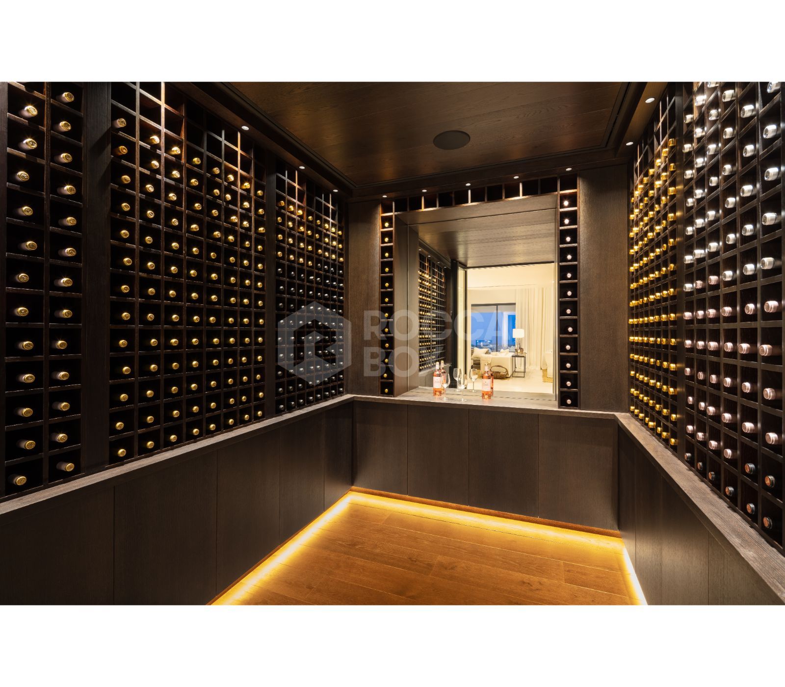 Bespoke and brand new contemporary home, situated in El Herrojo, within the La Quinta Golf & Country Club resort, offering maximum accommodation in a prime location.