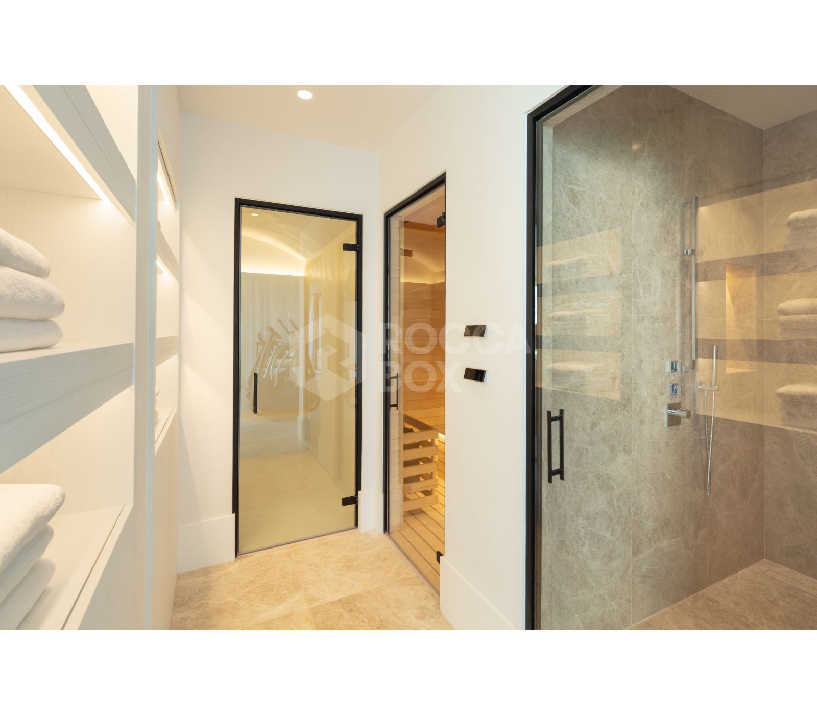 Bespoke and brand new contemporary home, situated in El Herrojo, within the La Quinta Golf & Country Club resort, offering maximum accommodation in a prime location.