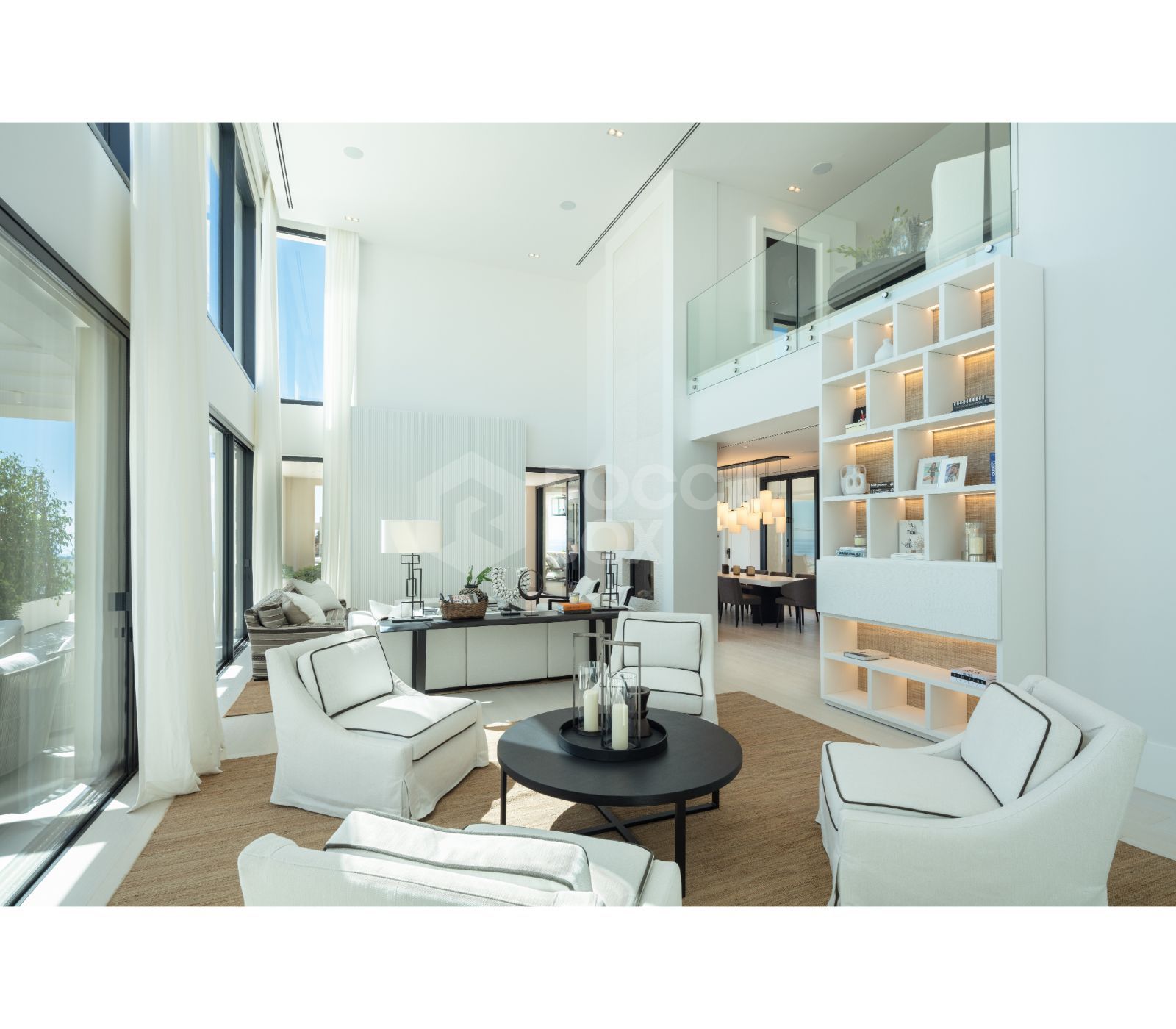 Bespoke and brand new contemporary home, situated in El Herrojo, within the La Quinta Golf & Country Club resort, offering maximum accommodation in a prime location.